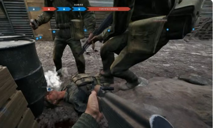 倒れた味方の周囲に複数の兵士が密集しているHLLVのゲーム画面